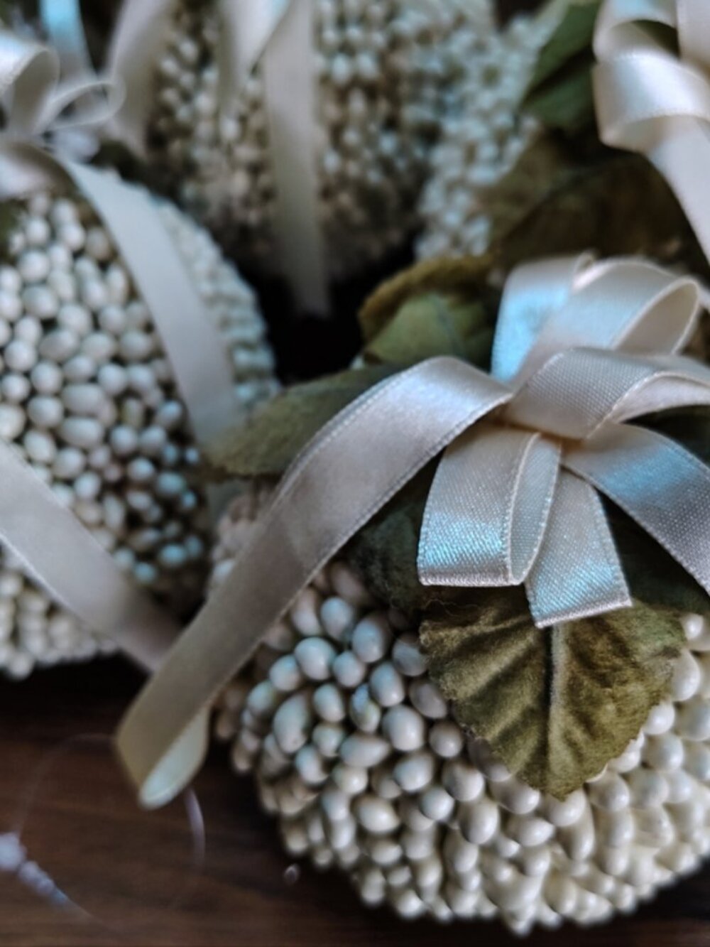 Set of 5 Off White Decorative Ball Ornaments Satin Bow Home Decor Accent Set - Picture 3 of 6